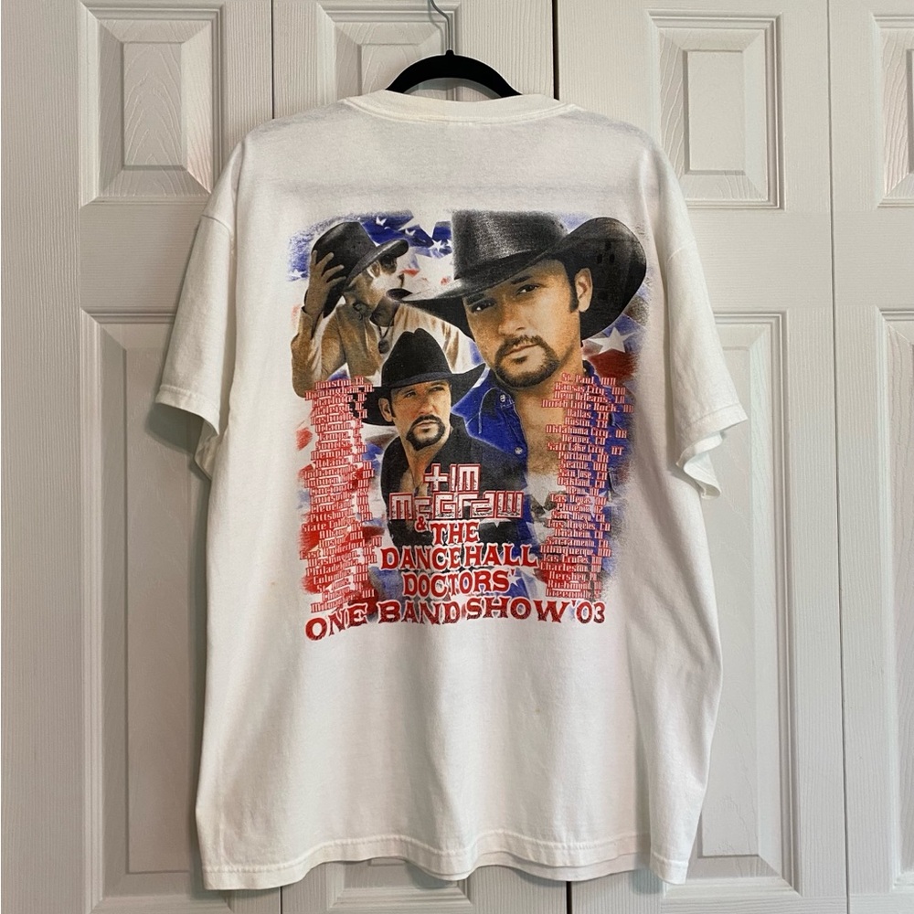 ☘️VTG Tim McGraw & The Dancehall Doctors Concert Tee 2003 - Picture 2 of 4